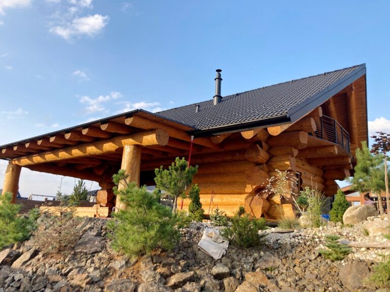 Dokončenie - kanadský zrubový poschodový s terasou, log home | jrloghomes.sk